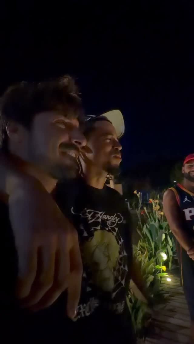 canal_uaradei 게시물 이미지: Chegamos Noronha!
Mano @l7nnon amassou mais de...