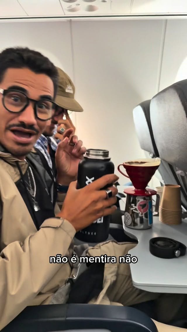 canal_uaradei 게시물 이미지: Dessa vez ele resolveu passar o café no meio...