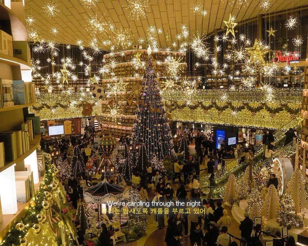 canonkorea 게시물 이미지: 눈부시게 빛나는 트리 앞에서🎄

크리스마스 포토존 속 행복한 순간들을
영상으로 담아...