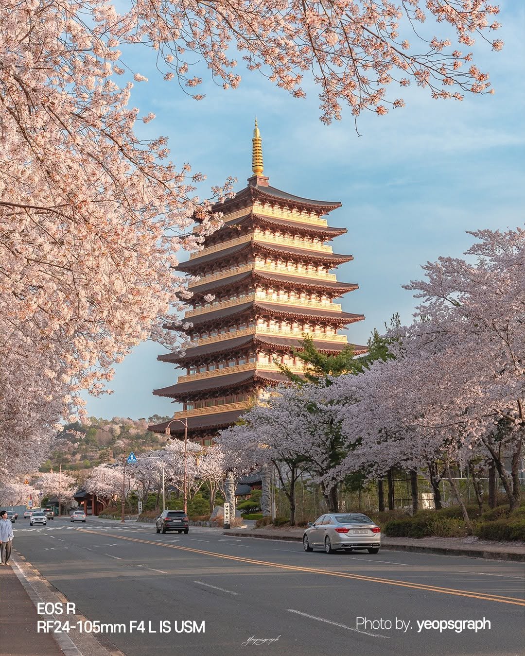 Photo by 캐논코리아 주식회사 on February 25, 2026. May be an image of temple and text that says 'EOS EOSR R RF24-105mmF4LISUSM ISUSM IS USM RF24-105mm RF24- F4 Photo Phot oy. yeopsgraph'.