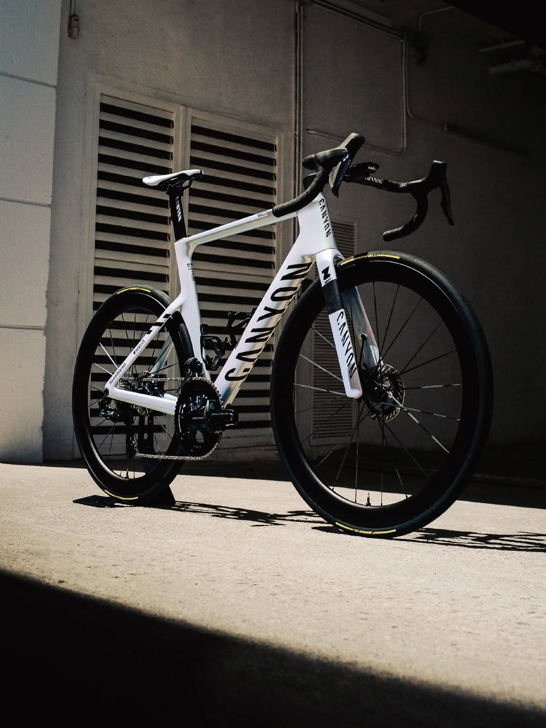 canyon 게시물 이미지: @mathieuvanderpoel’s Aeroad CFR 📸

Swipe...