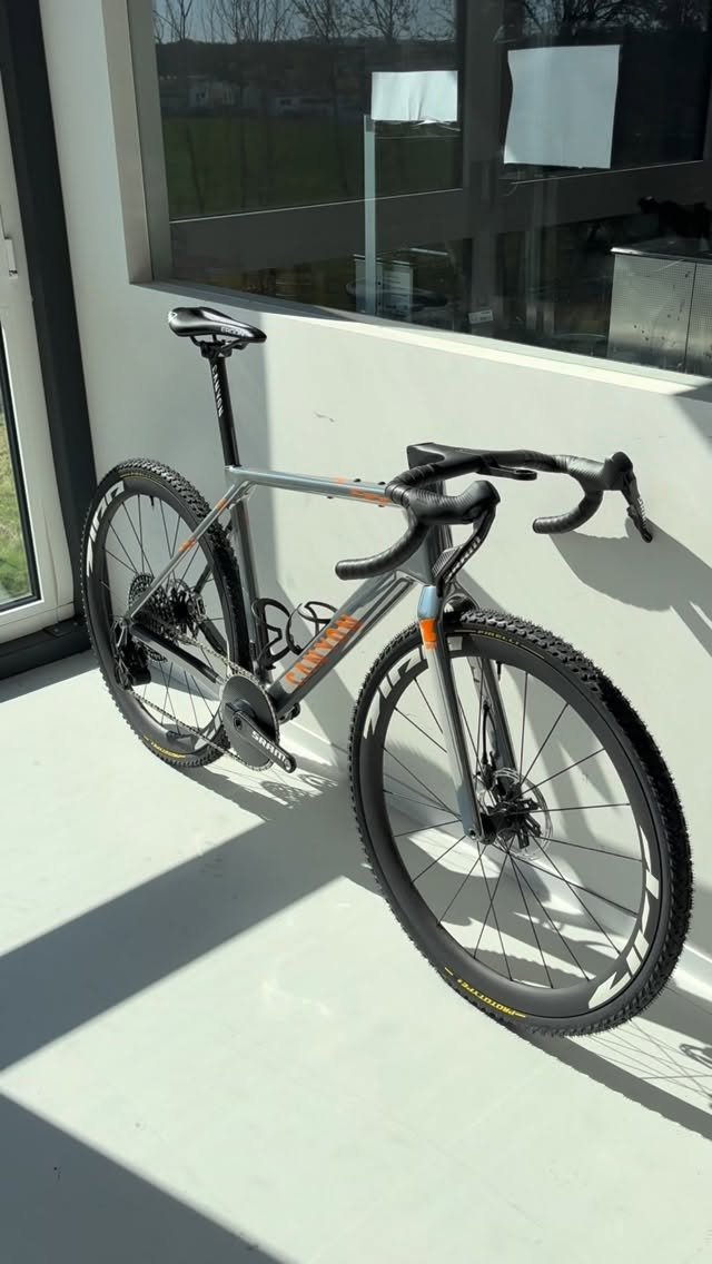 canyon 게시물 이미지: 𝙐𝙣𝙫𝙚𝙞𝙡𝙞𝙣𝙜 𝙩𝙝𝙚 @freddyovett 𝙭 @gozwift 𝙘𝙪𝙨𝙩𝙤𝙢...