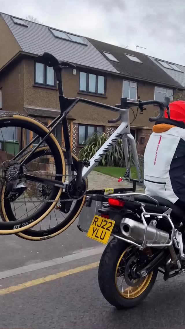 canyon 게시물 이미지: Is this the best way to pull up to a race?...