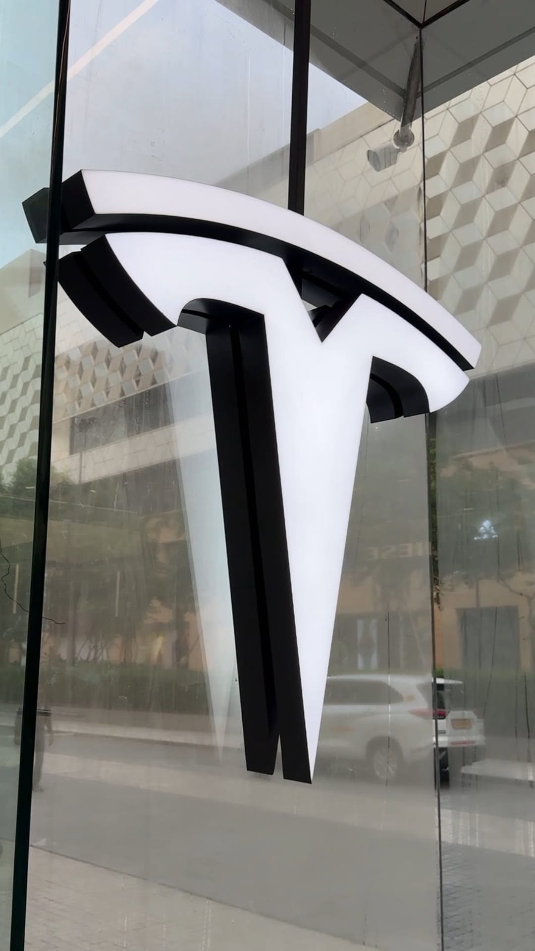 car.crazy.guy 게시물 이미지: Tesla India Showroom Tour
@teslamotors_in...