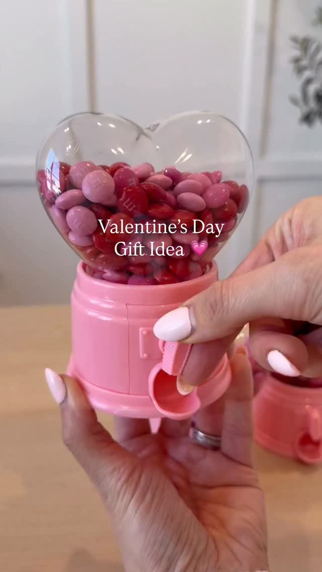 caramurtaugh 게시물 이미지: You can comment “Valentine’s Day” and it’ll be...