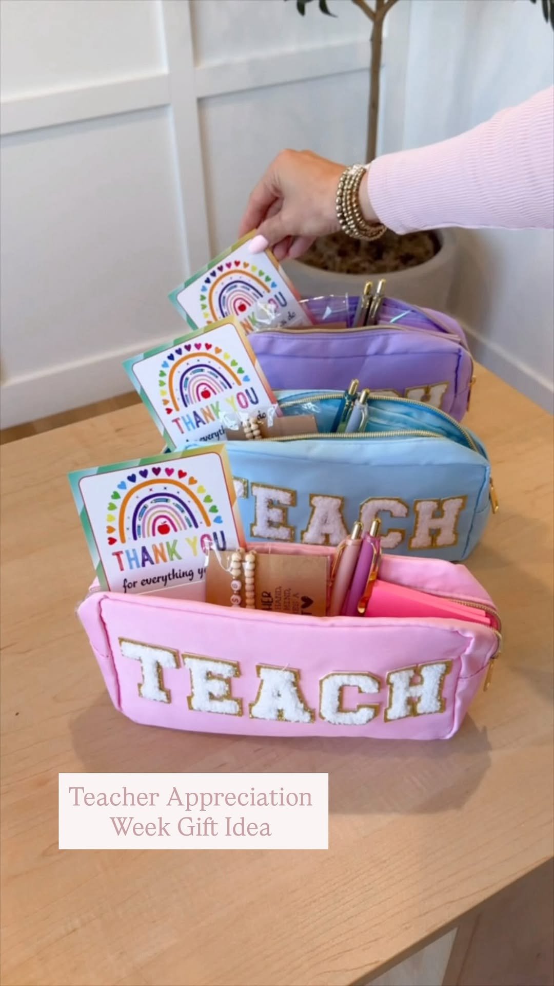 caramurtaugh 게시물 이미지: You can comment “teacher gift” and I’ll have...