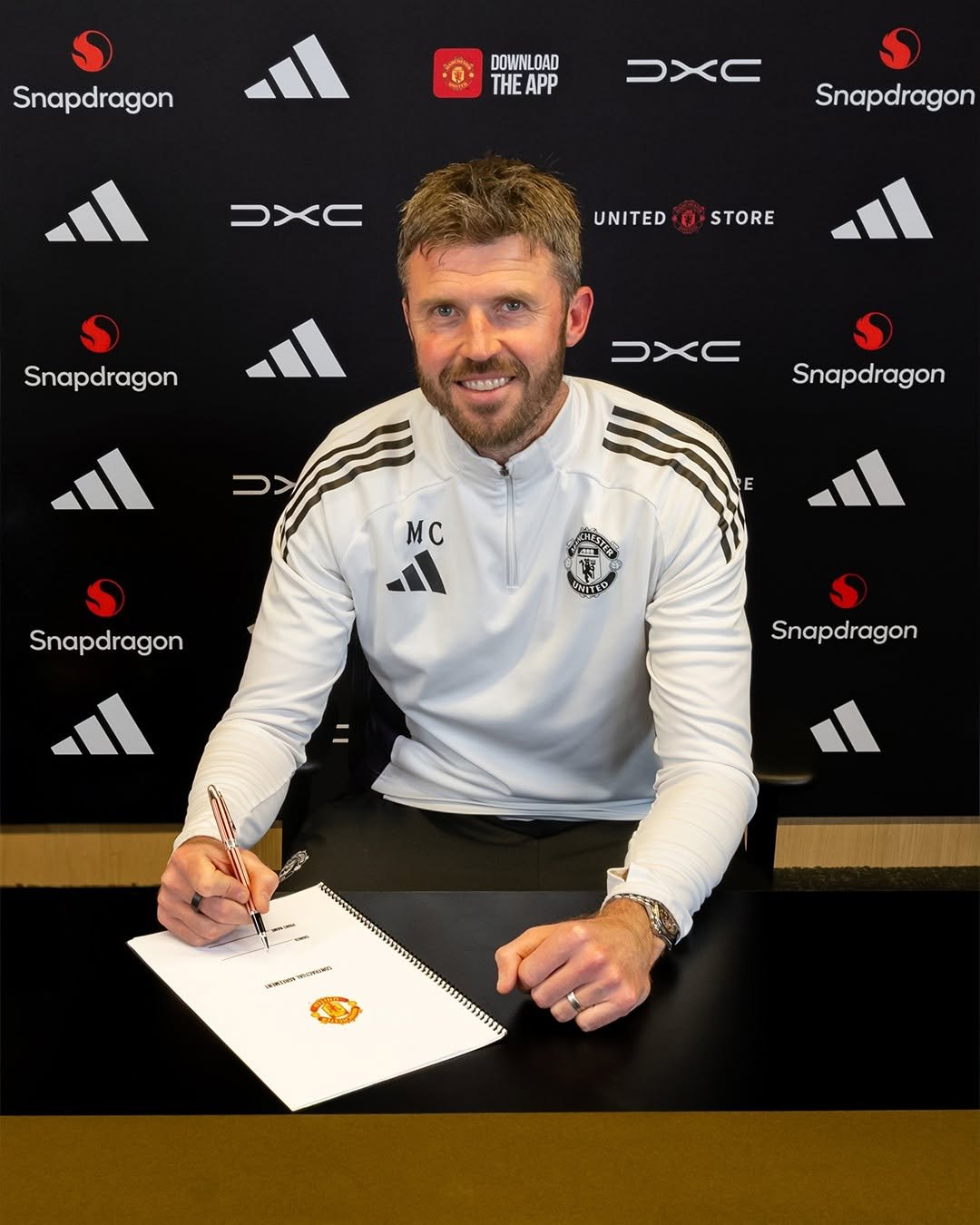 carras16 게시물 이미지: It's official ✍️
