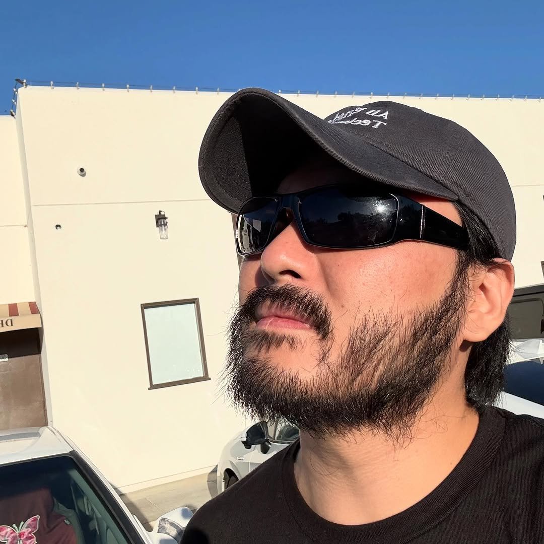 Photo by 카더가든 | Car, the garden on October 07, 2025. May be a selfie of 1 person, beard and text.