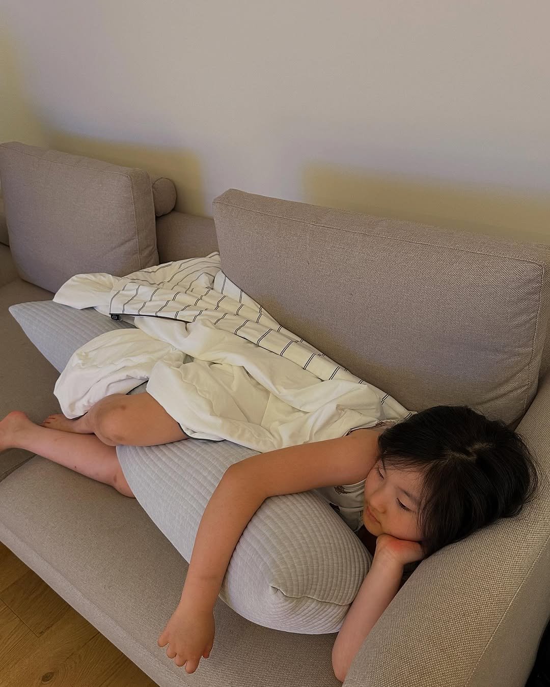 Photo by 까사림 (hyerim ku) on May 17, 2025. May be an image of 1 person, baby, sleeping, sleepwear, blanket, futon, beanbag chair, chaise lounge, bedroom and text.