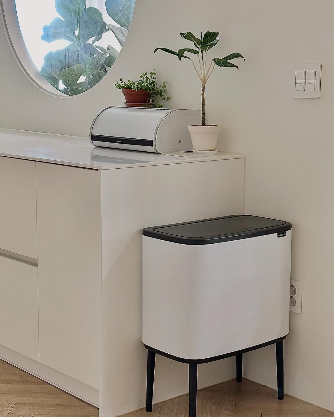 Photo by 까사림 (hyerim ku) on May 12, 2025. May be an image of sink, credenza, wash basin, bureau, rack, indoors and text.