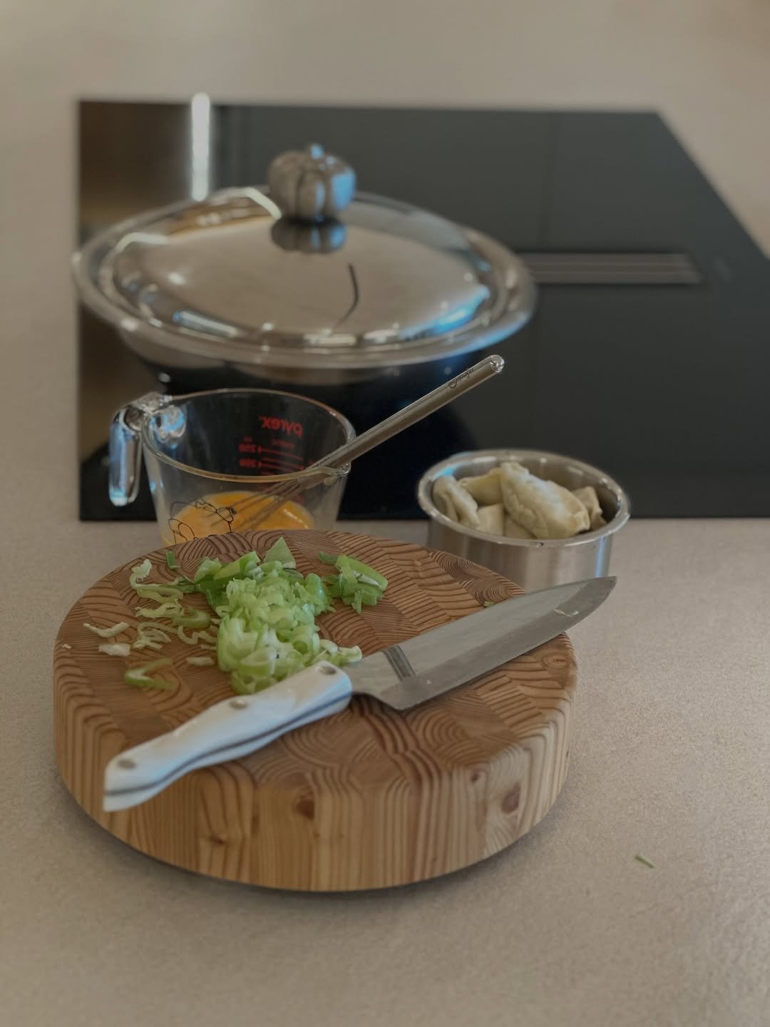 Photo by 까사림 (hyerim ku) on November 14, 2025. May be an image of knife, pot, kitchen appliance, cooker, steamer, tongs, saucepan and text.