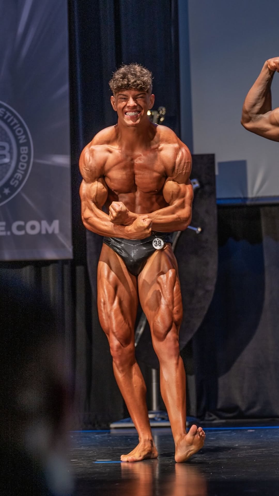 caseykellyfit 게시물 이미지: My Full Natural Bodybuilding Show Posing...
