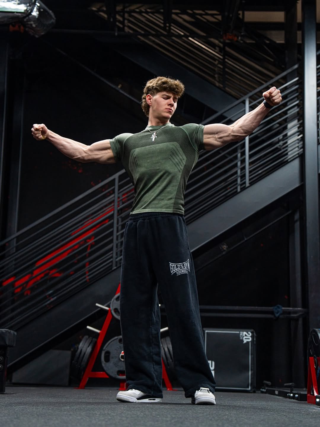 caseykellyfit 게시물 이미지: #makegymselfiescoolagain 
-
Gold’s Gym x...