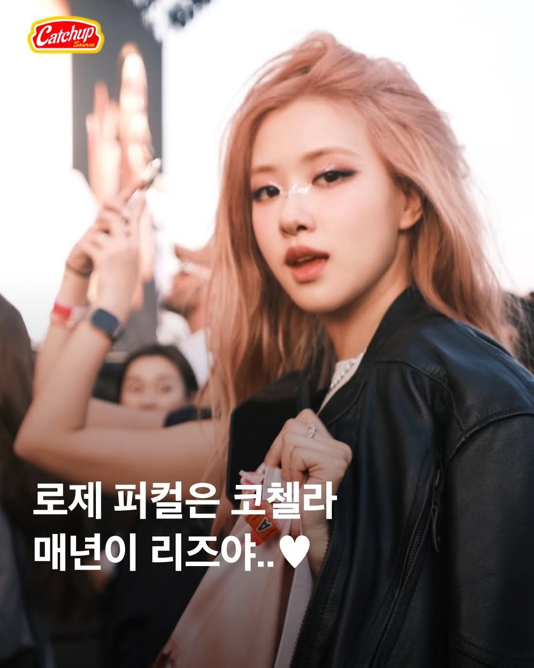 Photo shared by 캐치업 셀럽✨ㅣ셀럽 라이프스타일 커뮤니티 on April 19, 2026 tagging @roses_are_rosie, and @catchup_source. May be an image of one or more people, hair and text that says 'Catchup 로제 퍼컬은 코첼라 매년이 리즈야..'.