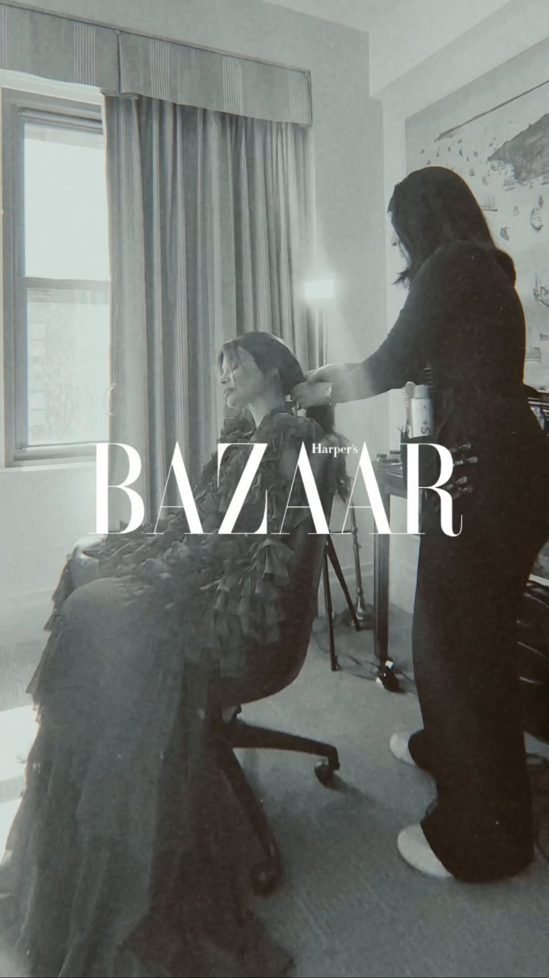 caterinavalentino 게시물 이미지: 𝐃𝐢𝐝 𝐲𝐨𝐮 𝐥𝐢𝐤𝐞 𝐢𝐭? @harpersbazaarus 
#backstage...