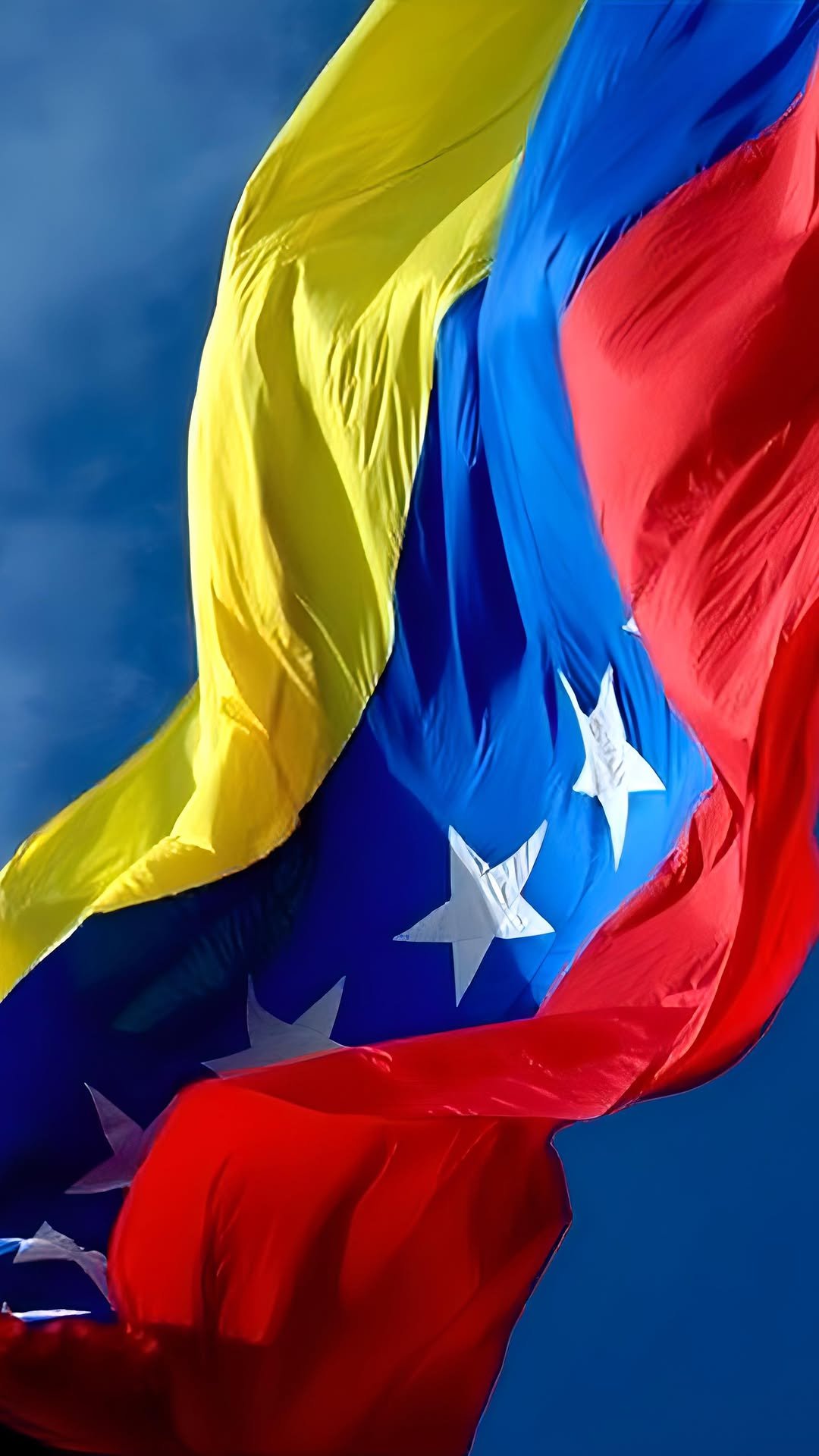 caterinavalentino 게시물 이미지: 🙏🏻💔🇻🇪 2 TERREMOTOS SACUDIERON AL PAÍS. Es una...