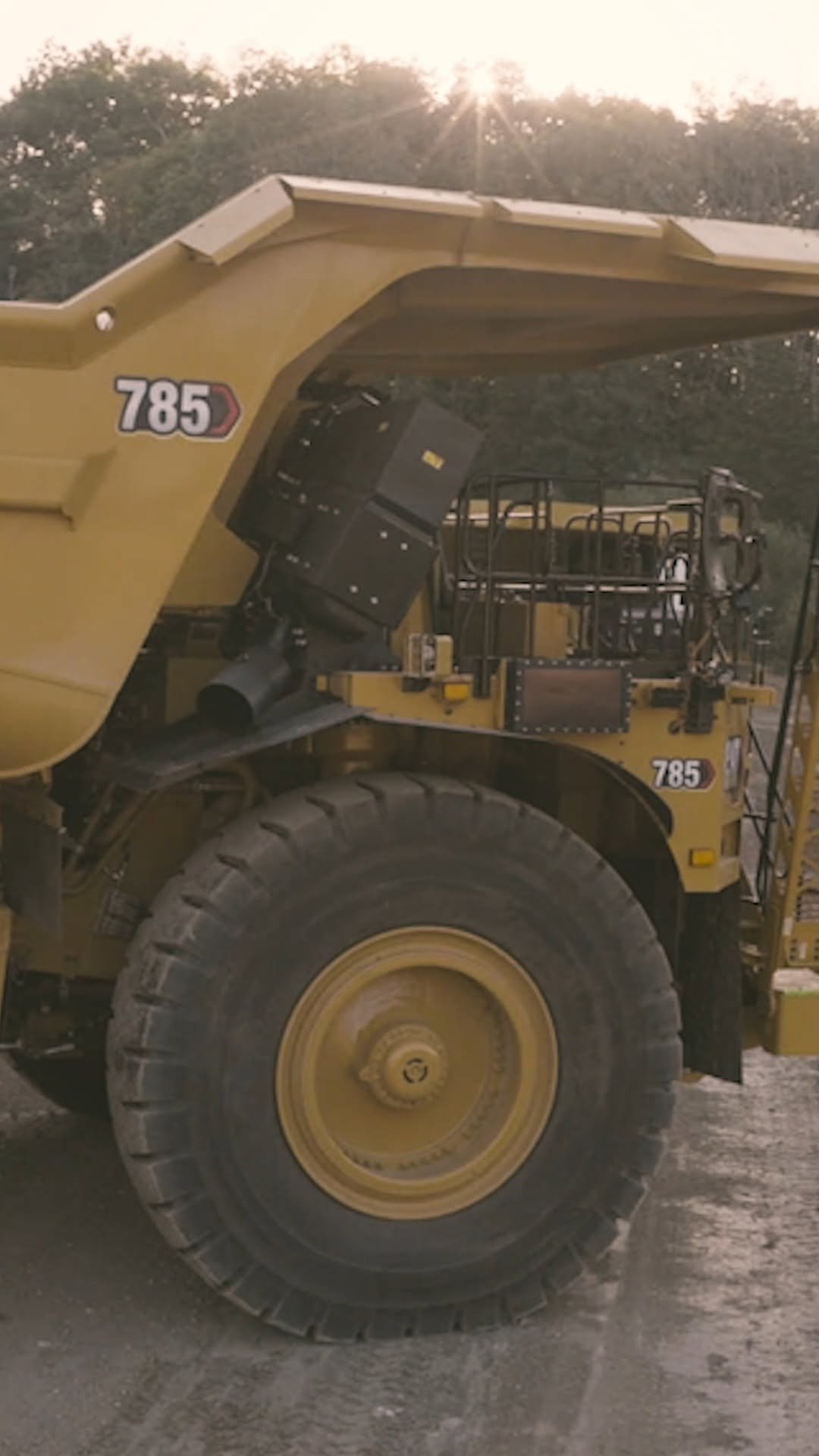 catmining 게시물 이미지: Just machines doing machine things. 😎

Team...