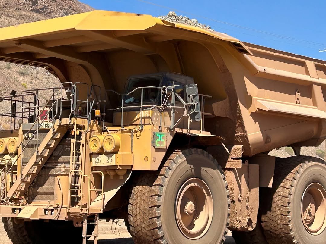 catmining 게시물 이미지: 227,000 hours. 
100+ million tons. 
And still...