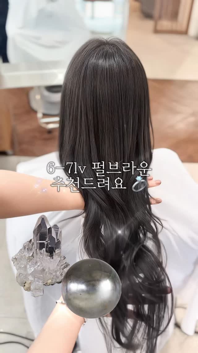 cconte__cxrinn 게시물 이미지: 쿨톤이라, 브라운 안어울릴까 걱정이시라구요 ? 

너무 밝지않은 , 6~7레벨의...