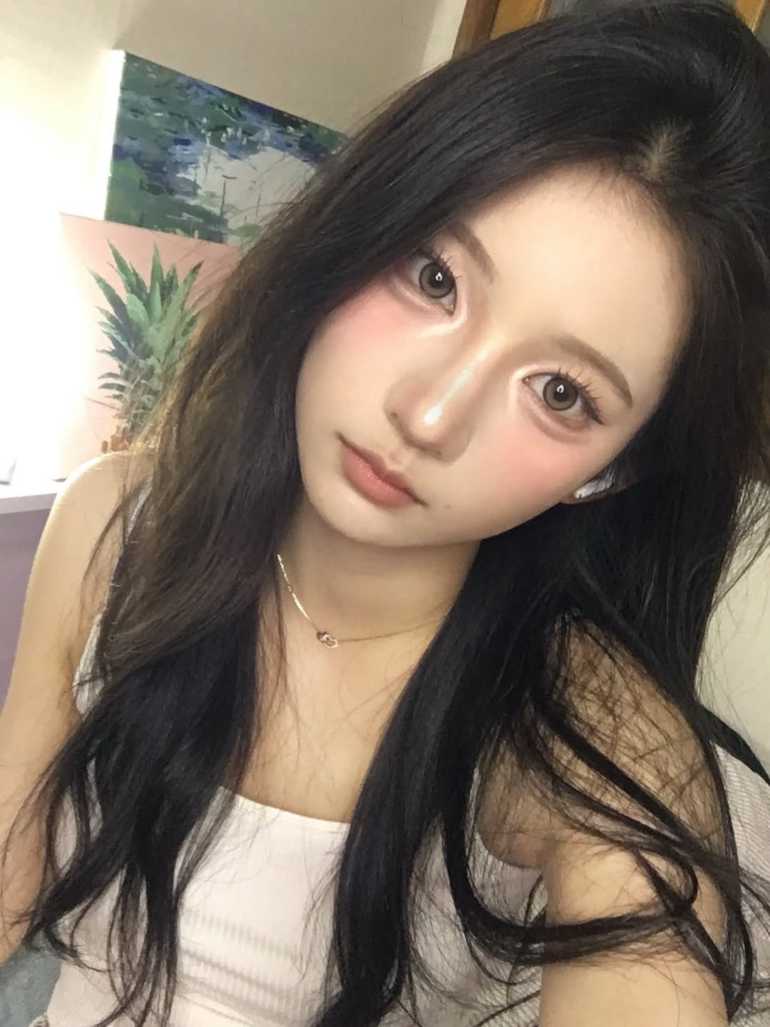 Photo by 합정 미용실 샵꽁뜨 우디 헤어컨설팅 on February 05, 2026. May be a selfie of one or more people, hair and text.