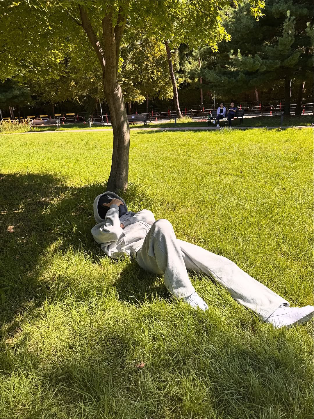 Photo by 은우 Eunwoo on September 22, 2025. May be an image of grass, park and text.