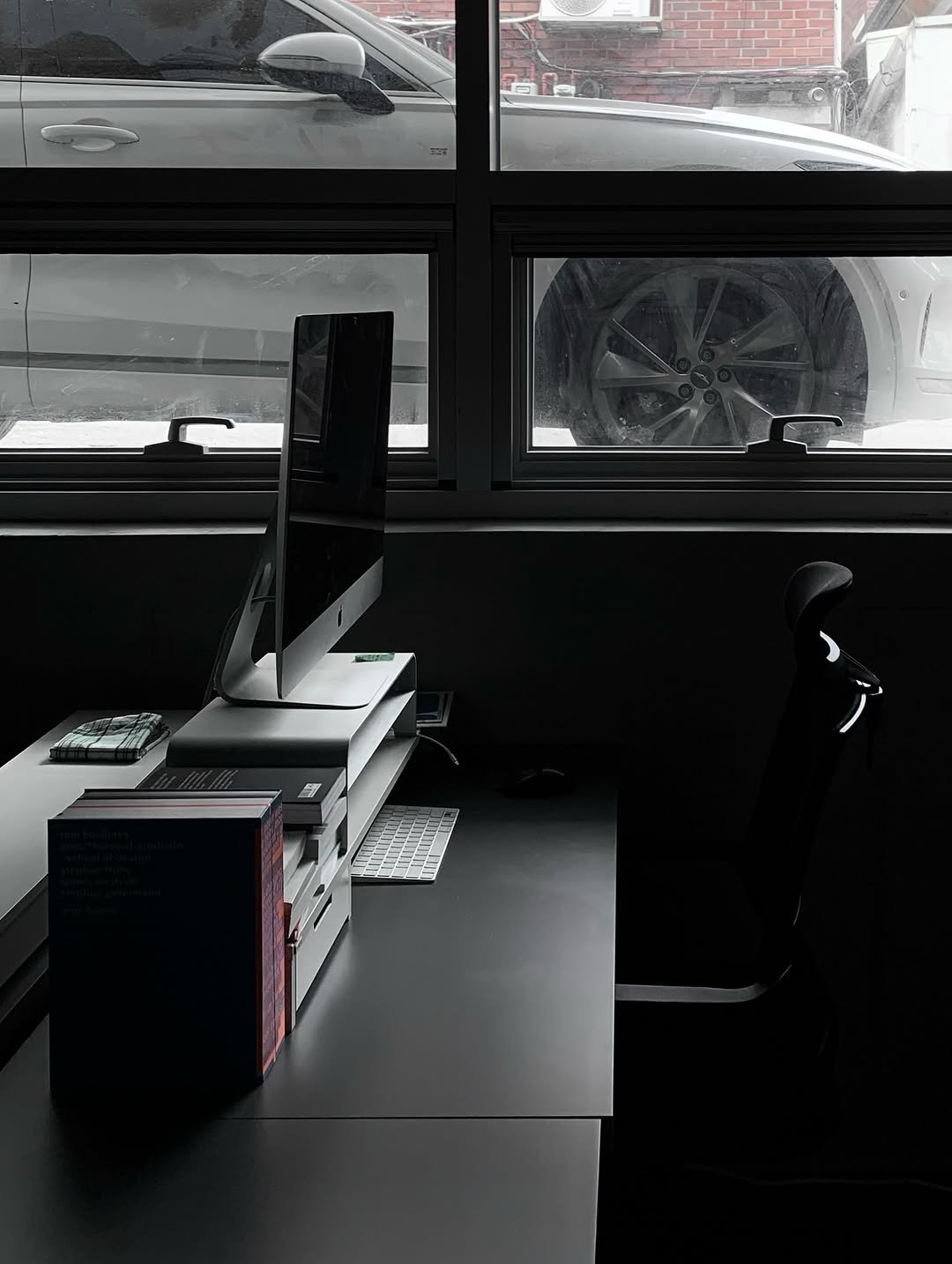 Photo by 윤충근 Choong-geun Yoon in 마포구 성산동. May be an image of screen, desk, window, office and text.