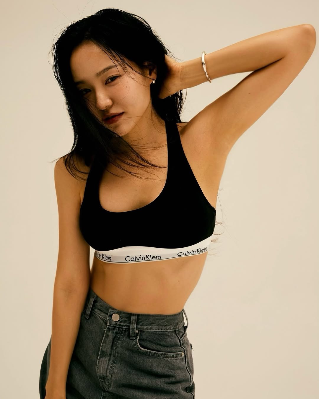 Photo shared by 흥둥이홈트 윤쌤 윤채형🇰🇷 on May 12, 2025 tagging @calvinklein. May be an image of 1 person, hair, shorts, bra, top and text.