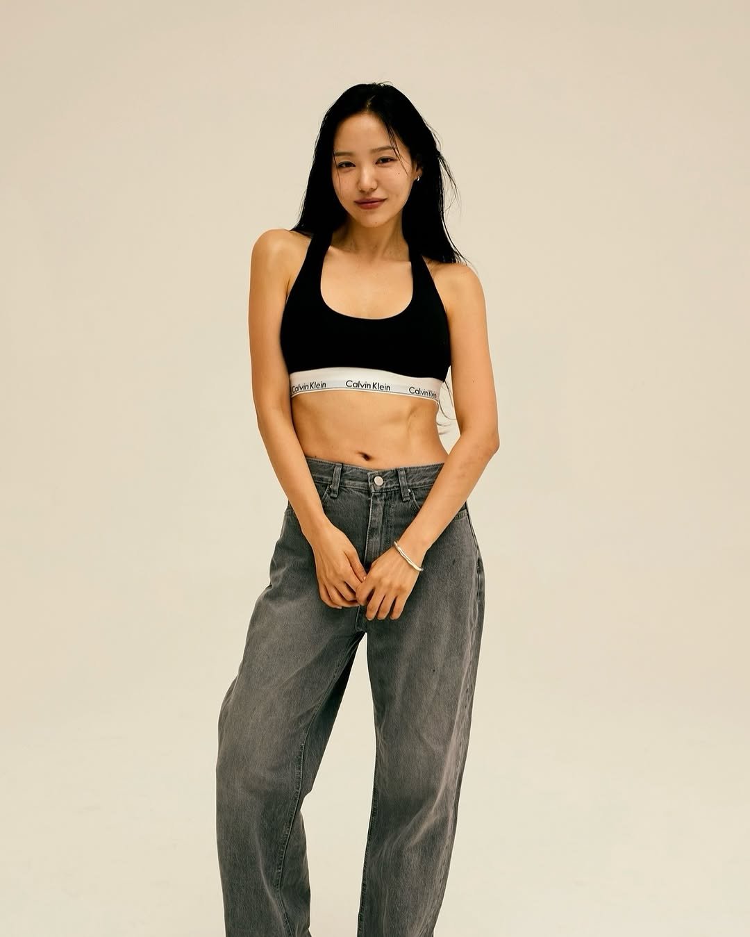 Photo shared by 흥둥이홈트 윤쌤 윤채형🇰🇷 on May 12, 2025 tagging @calvinklein. May be an image of 1 person, standing, sweatpants, bra, sportswear and text.