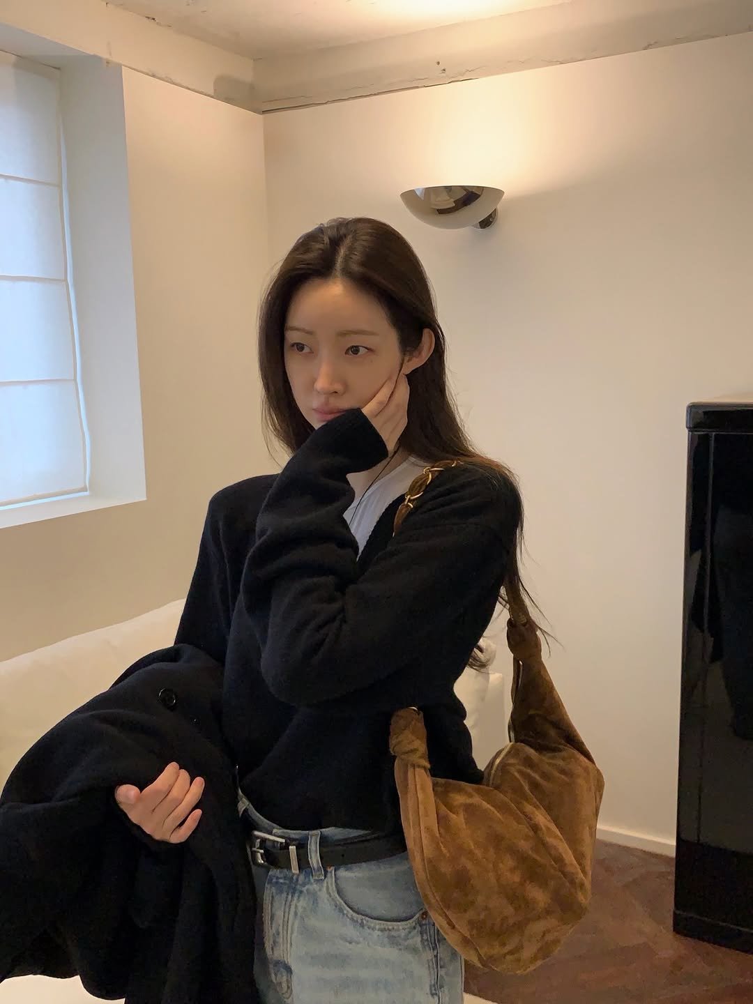 Photo by 차정원 on December 18, 2025. May be an image of one or more people, hair, duffle coat, top and text.