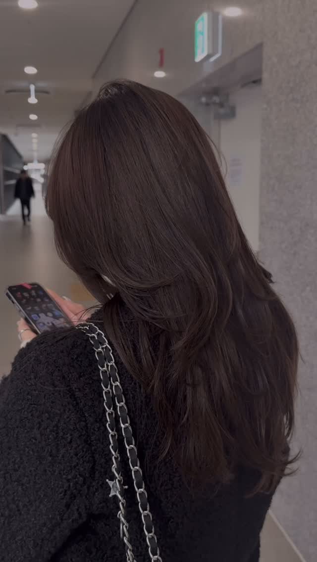 ch_hosuun 게시물 이미지: 제가 좋아하는 느낌 그대로 .•🤍

텍스쳐 가득-

무거움은 덜고 
볼륨감은...