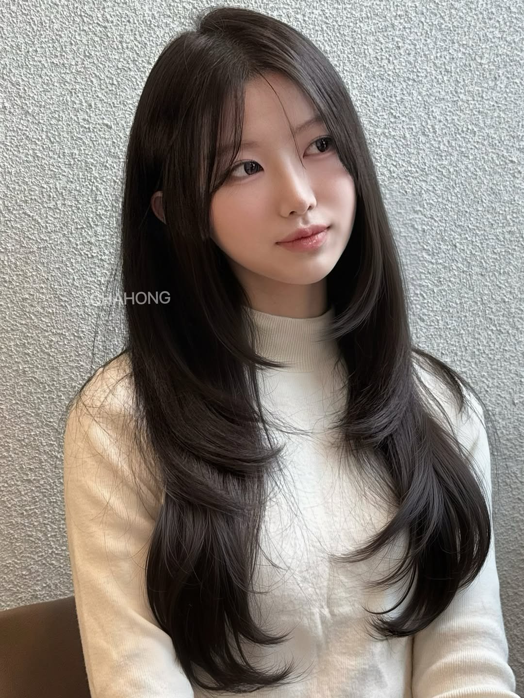 Photo by 반포미용실 차홍룸 반포점 이호선 레이어드펌 긴머리펌 레이어드컷 in 차홍룸 반포점 with @ch_uumi, @chahong.official, and @chahong.banpo. May be an image of one or more people, braids, bangs, long hair, top and text.