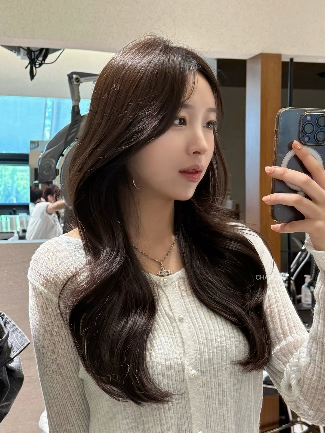 Photo by 반포미용실 차홍룸 반포점 이호선 레이어드펌 긴머리펌 레이어드컷 in 차홍룸 반포점 with @ch_uumi, and @chahong_official. May be a selfie of one or more people, braids, long hair, top and text.