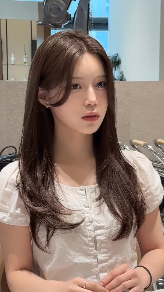 ch_hosuun 게시물 이미지: 확실한 변화가 필요하다면,
밝은 컬러에서 따뜻하고 차분한 톤으로 바꿔주기

얼굴...