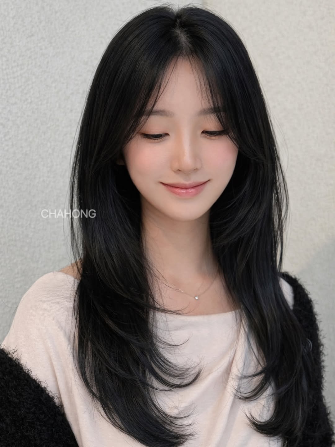 Photo by 반포미용실 차홍룸 반포점 이호선 레이어드펌 긴머리펌 레이어드컷 in 차홍룸 반포점 with @ch_uumi, and @chahong.banpo. May be an image of one or more people, braids, bangs, long hair, top and text that says 'CHAHONG CHAH'.