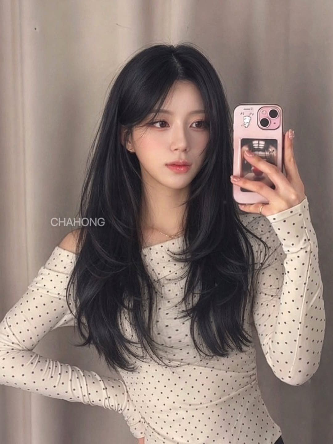 ch_hosuun 게시물 이미지: 얼굴선을 따라
자연스럽게 흐르는 레이어드

과하지 않은 컬로
텍스쳐살려서 촙촙...
