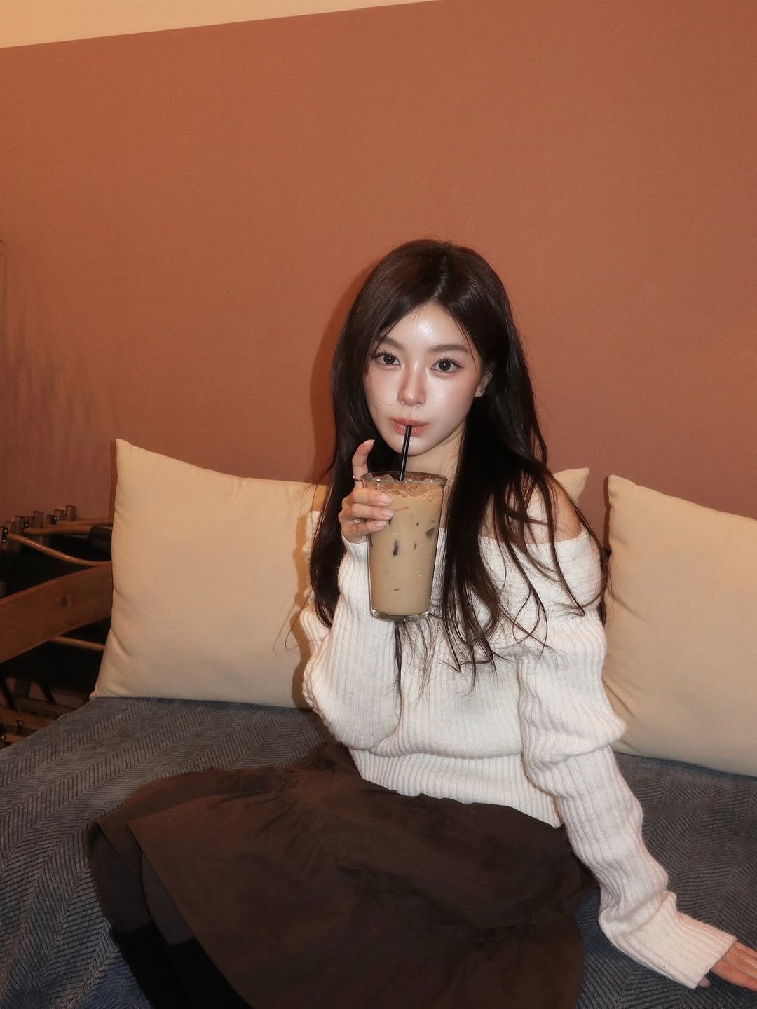 Photo by 손채현 SonChaeHyun on February 04, 2026. May be an image of one or more people, hair, top, cornflower and text.