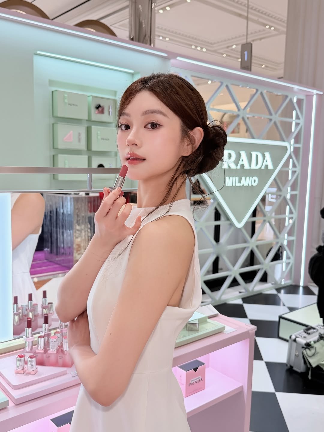 ch_nns 게시물 이미지: #제품협찬 @pradabeauty 
프라다 글로우 밤의 new 컬러 4가지가 바로...