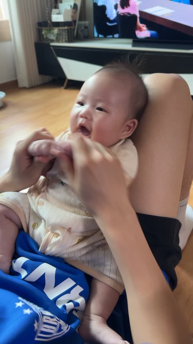 cha_nfit 게시물 이미지: 쪼꼬미..많이 컸다 우리 공주😍
아부지가 격하게 데리고 놀던 시절!
벌써 태어난지...