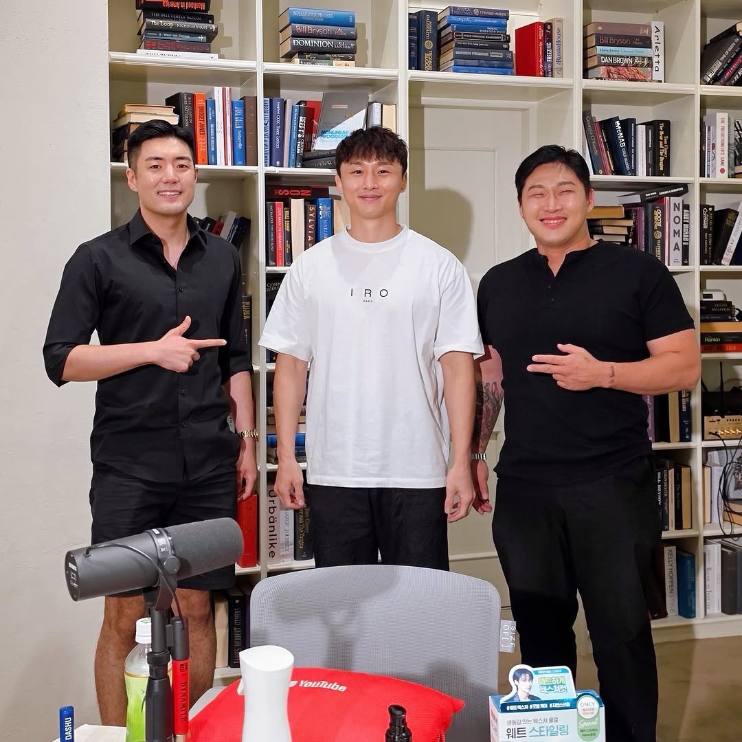 chador_mma 게시물 이미지: UFC에서 가장 화끈한 최두호 선수와 함께
스윙스 형님 팟캐스트 다녀왔습니다...
