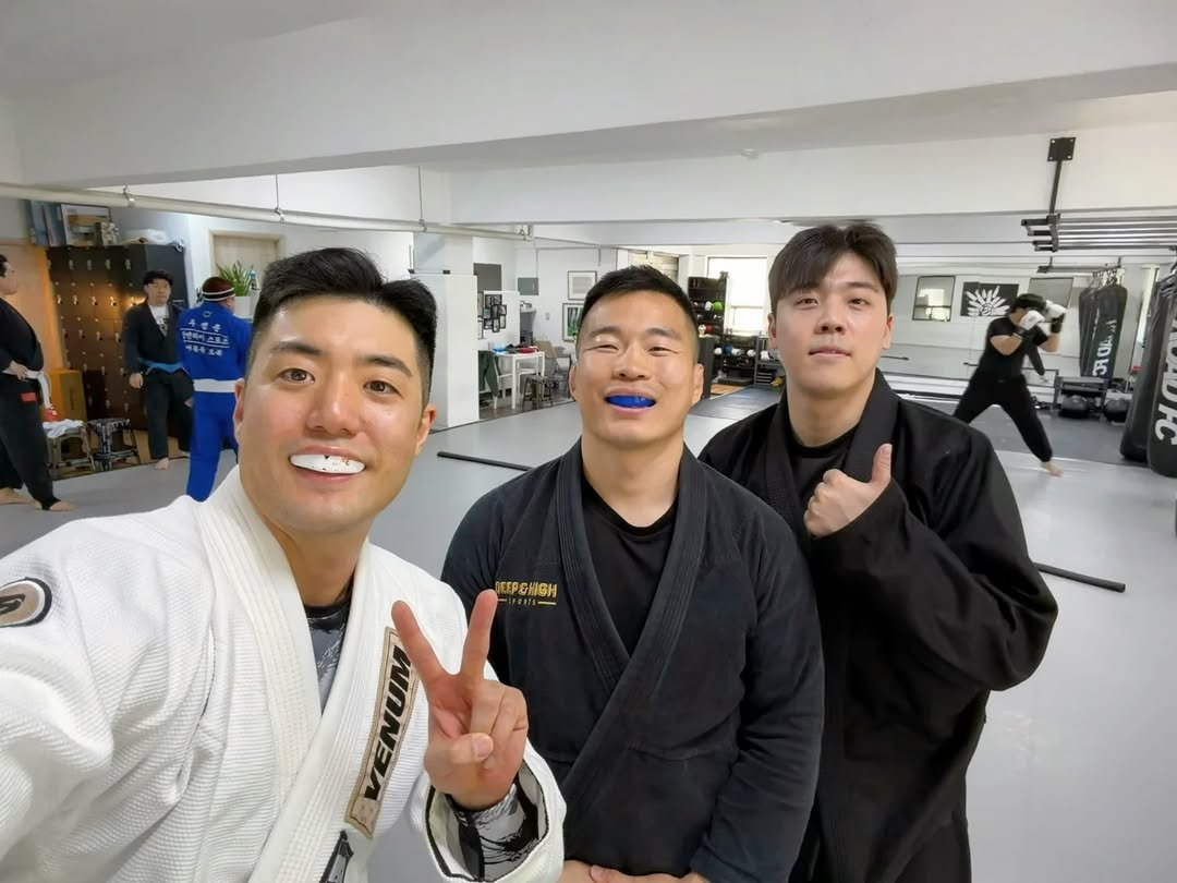 Photo shared by 남의철 Yui Chul Nam on April 24, 2026 tagging @deepnhigh_sports, @chador_mma, and @monster__hongxx. May be an image of martial arts, belt and text.