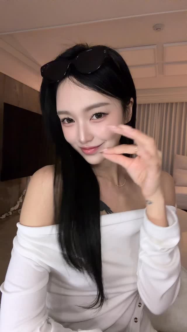 chae__jjung 게시물 이미지: 난 솔직히 이게 더 맘에 드는데 ... 더 반응 좋은 걸로 남겨두께요 🤣