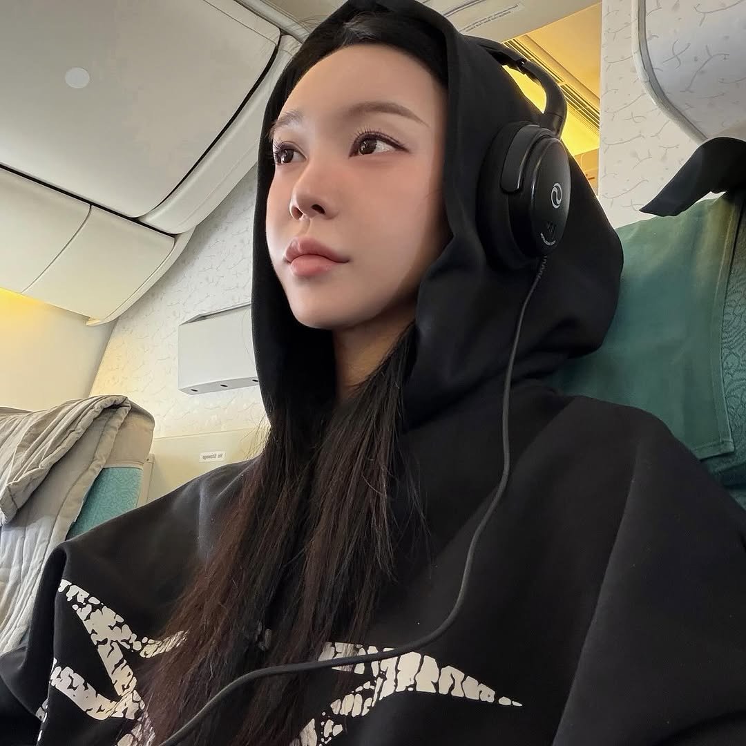 chae__jjung 게시물 이미지: 3kg이 찐 이유... 먹고자고 먹고자고 ✈️ 
15시간 동안 와이파이 안되는 건 좀 심한데🥹