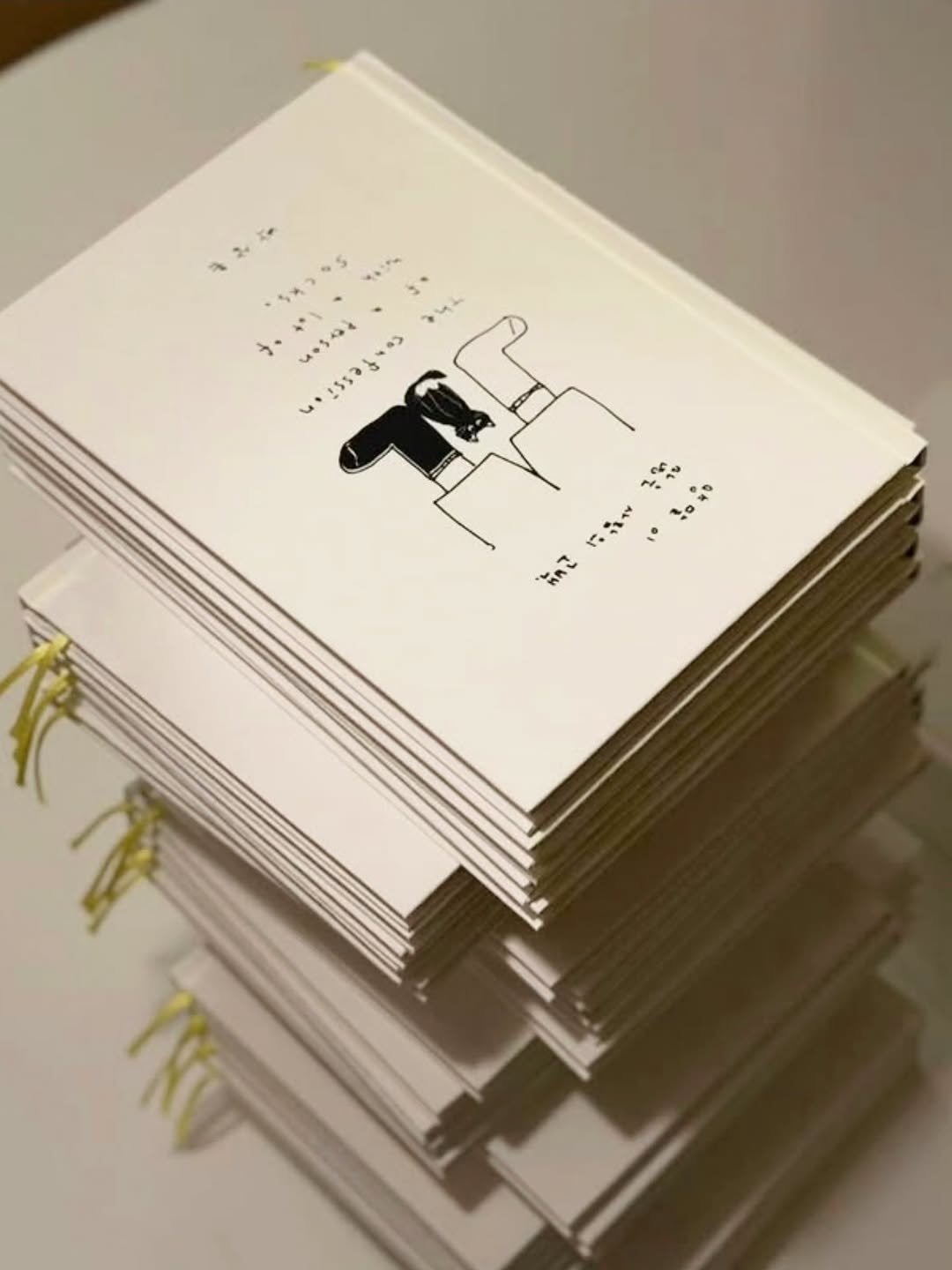 Photo by 책방 연희 chaegbangyeonhui on April 24, 2026. May be an image of book and text.