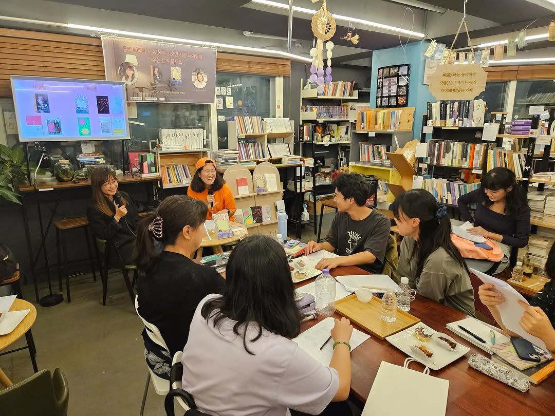 Photo shared by 이소연 on September 17, 2025 tagging @ipparangee, and @chaegingam. May be an image of 8 people, people studying, table, book and text.