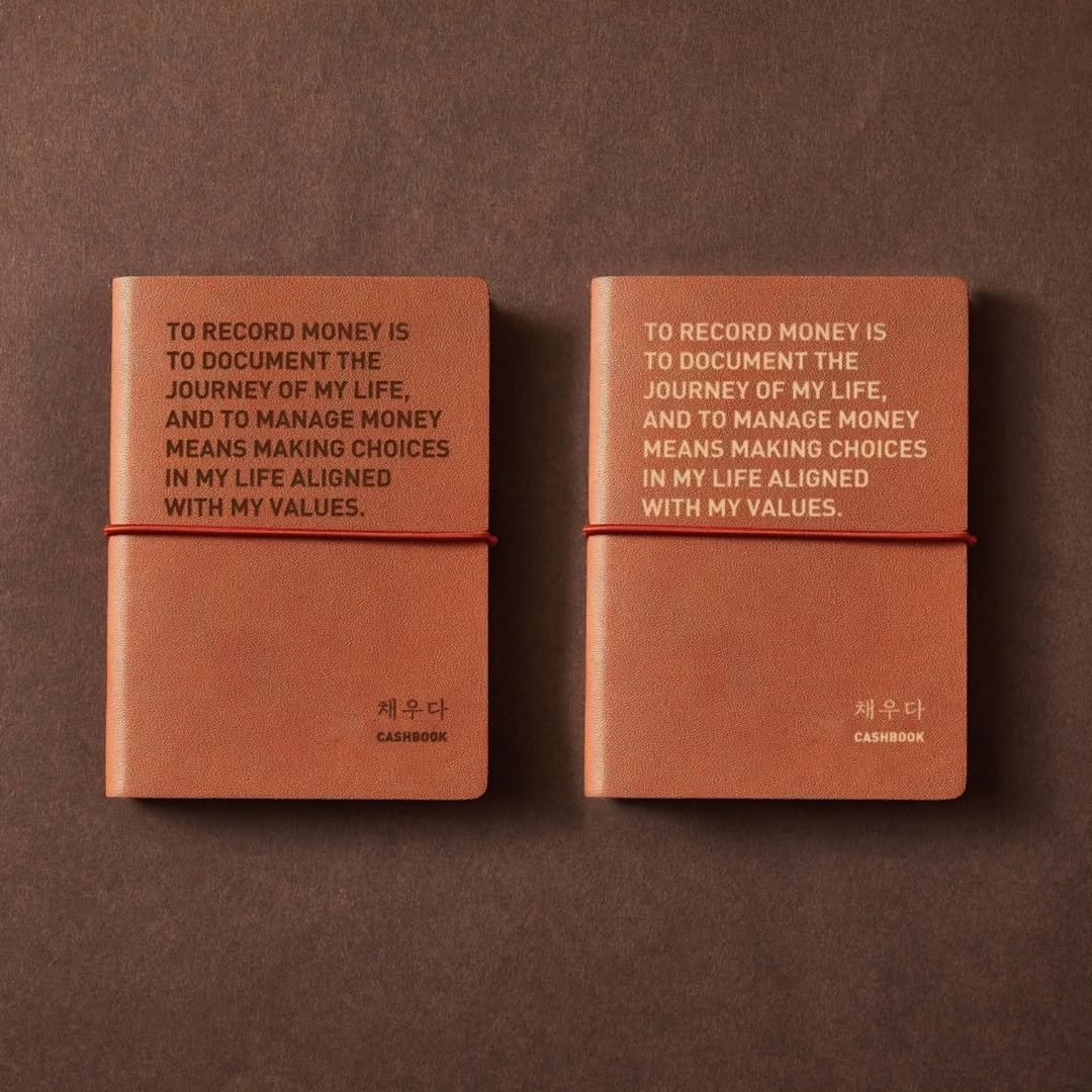 Photo by 구채희 on July 30, 2025. May be an image of diary, leather, matchbook, book, leather wallet, saddle-stitched leather, binder and text that says 'TORECORDMONEYIS IS TO RECORD MONEY TO ODOCUMENTTHE JOURNEYOFMYLIFE, OF FMYLIFE, JOURNEYO AND ANDTO.MANAGEMONEY TOMANAGE MONEY MEANSMAKING MEANSMAKINGCHOICES CHOICES IN.MYLIFEALIGNED INMYLIFEA ALIGNED WITH.MYVALUES. VALUES. TO TORECORDMONEYIS RECORD MONEYIS IS To DOCUMENT THE JOURNEYOFMY.LIFE MY LIFE, JOURNEY AND MANAGE MONEY MEANS MAKING CHOICES IN MY MYLIFEALIGNED LIFE ALIGNED WITH MY VALUES. 채우다 채우다 CASHBOOK'.