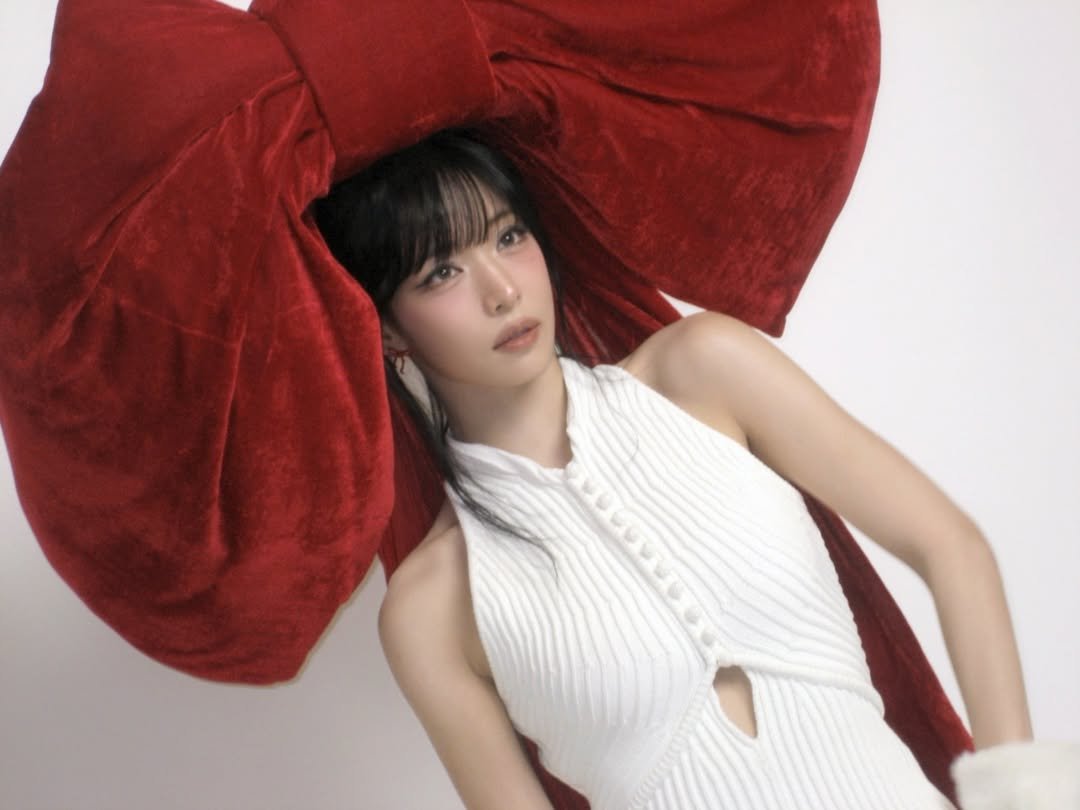 Photo by 이채영 on December 20, 2025. May be an image of one or more people, hair and makeup.