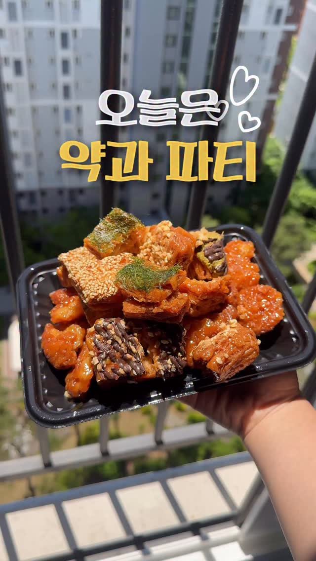 chaenni_ni 게시물 이미지: 도파민 가득한 디저트판에서 살아남은 약과를 아시나요?🍯

무려...
