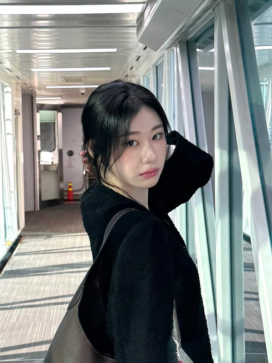 Photo by CHAERYEONG on October 07, 2025. May be an image of 1 person, hair and text.