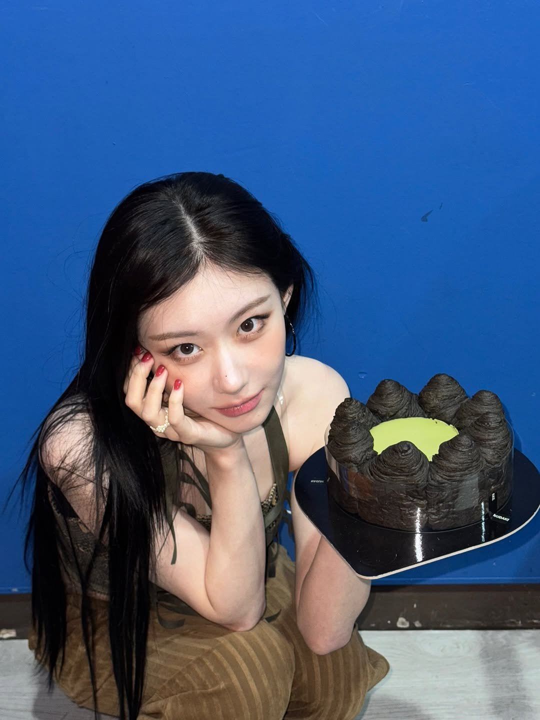 Photo by CHAERYEONG on November 21, 2025. May be an image of one or more people, hair, pie and text.