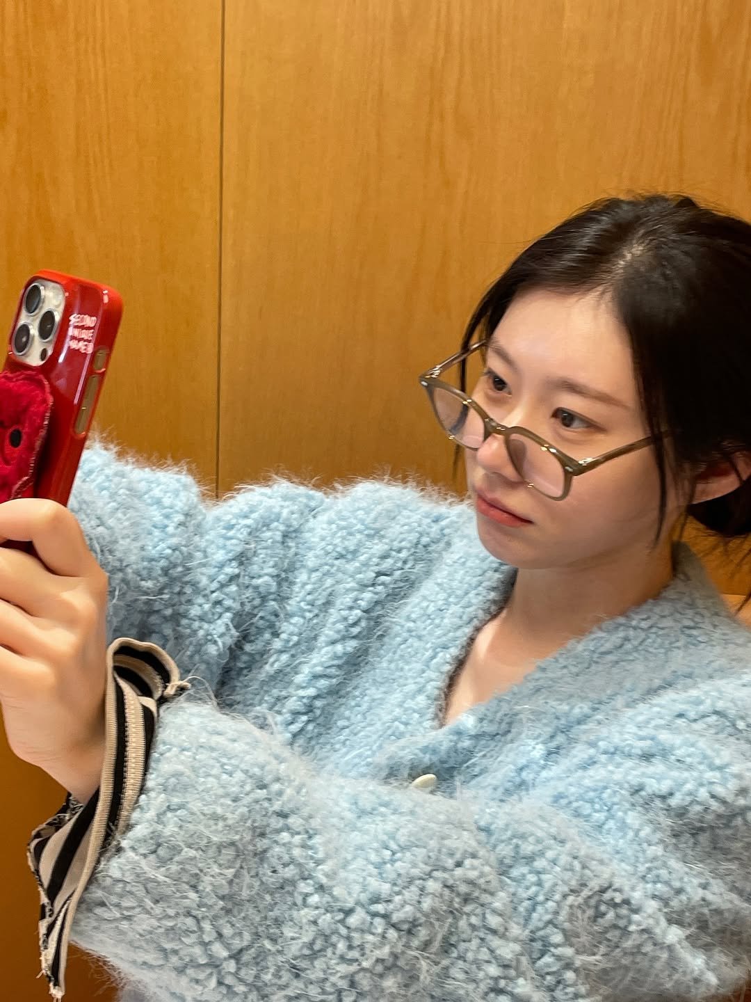 Photo by CHAERYEONG on November 01, 2025. May be an image of phone, sleepwear, eyeglasses, bath robe, sweater, parka, cornflower and text.